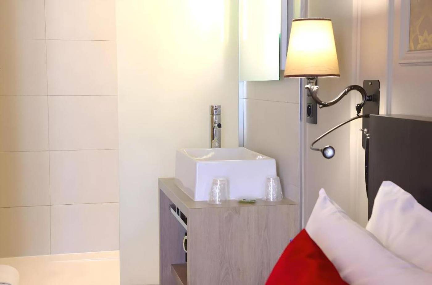BEST-WESTERN-Hotel-Le-Montmartre-Saint-Pierre-Room-25