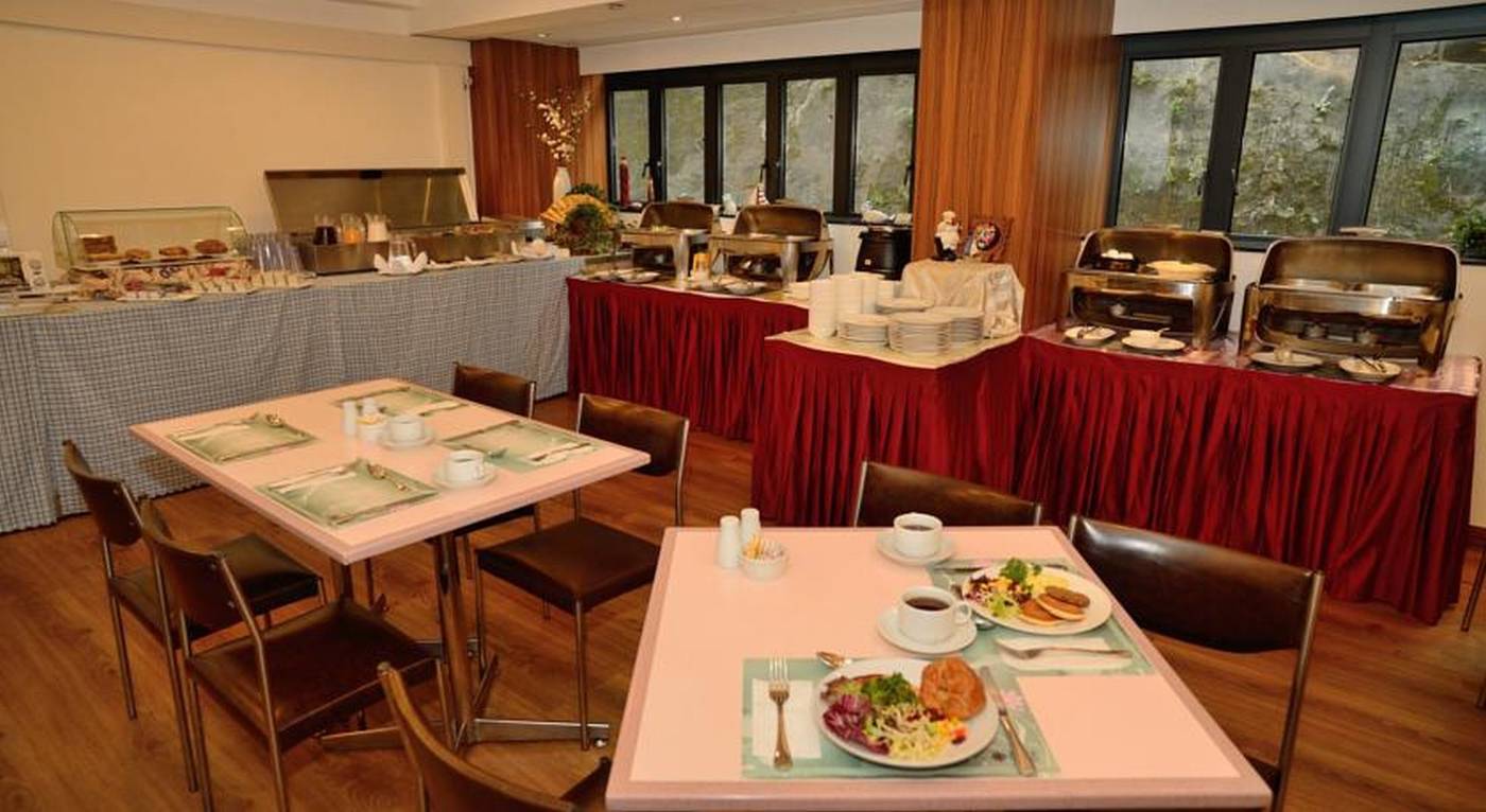 Caritas-Bianchi-Lodge-Restaurant-11