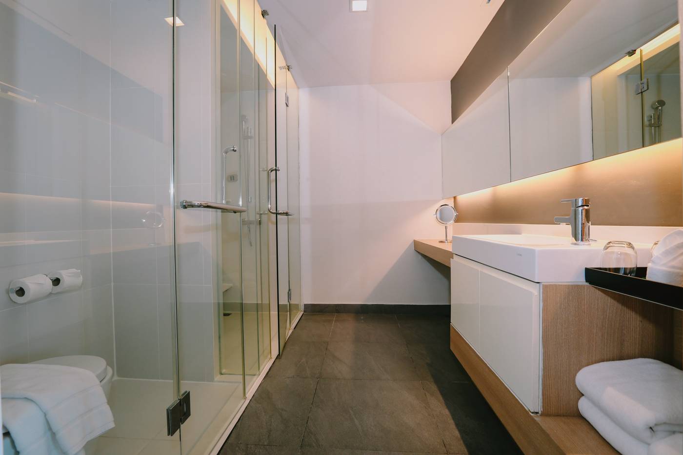 Andaman-Beach-Hotel-Phuket-Handwritten-Collection-Room-40