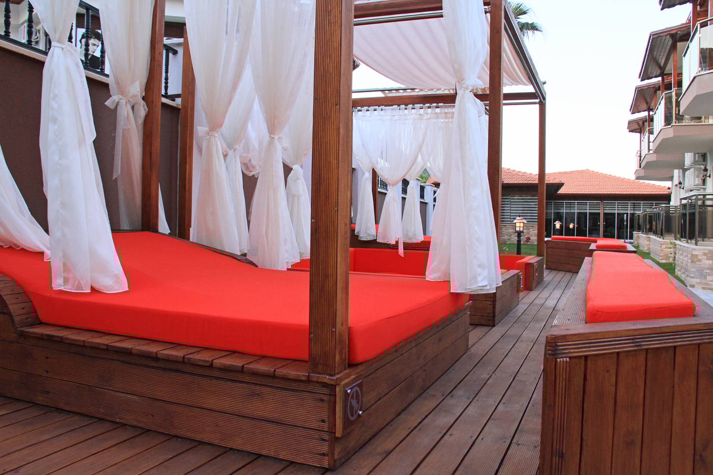 Dolphin-Apart-Pool-4