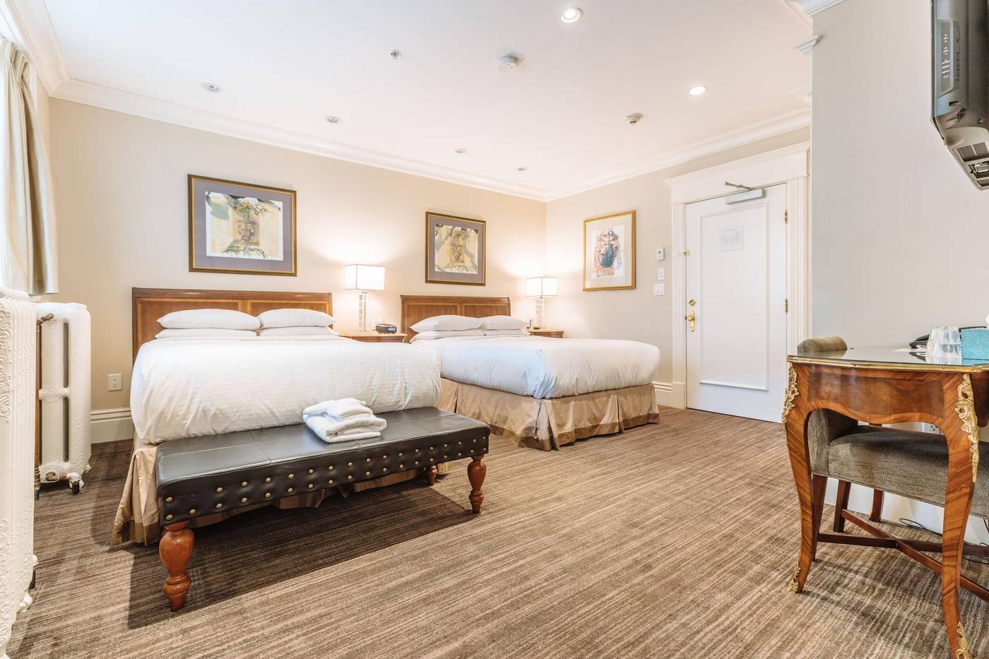 Victorian-Hotel-Vancouver-Room-10