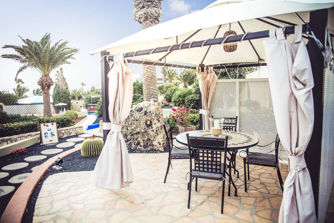 Risco-del-Gato-Suites-LIVVO-Senses-Collection-Restaurant-15