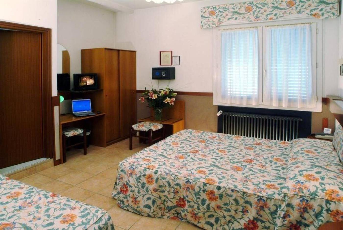 Hotel-Roma-Room-12