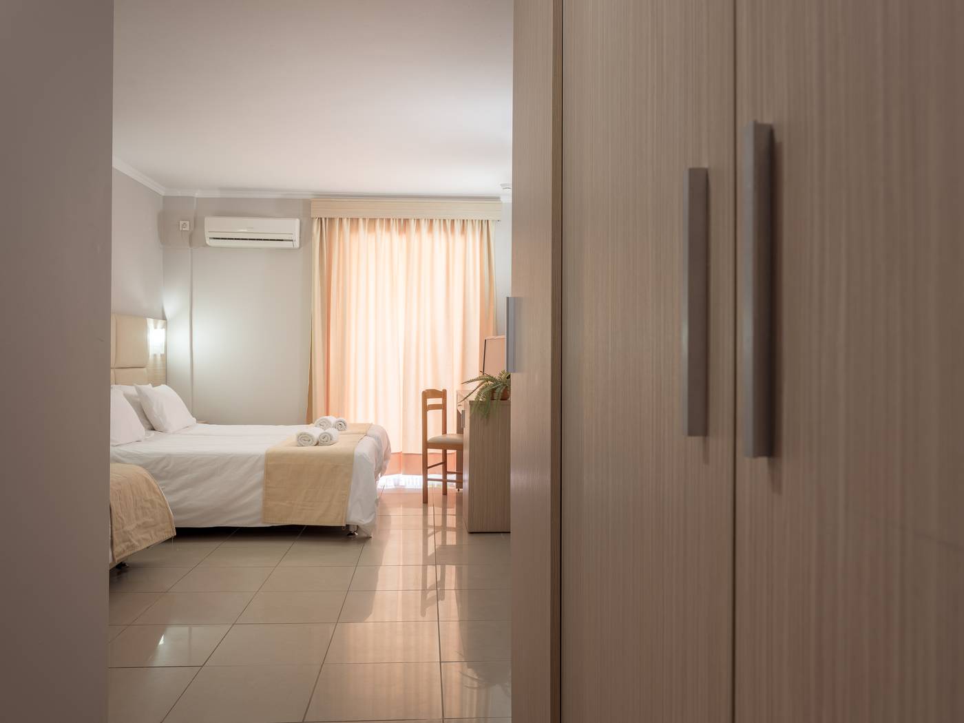 Tsilivi-Admiral-Room-14