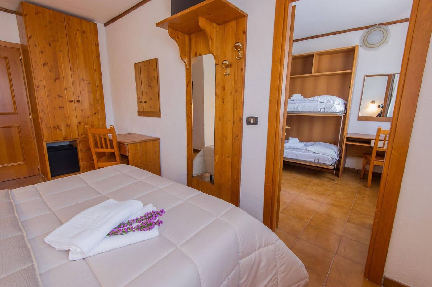 Hotel Iris-Italy-PESCASSEROLI-Room-10