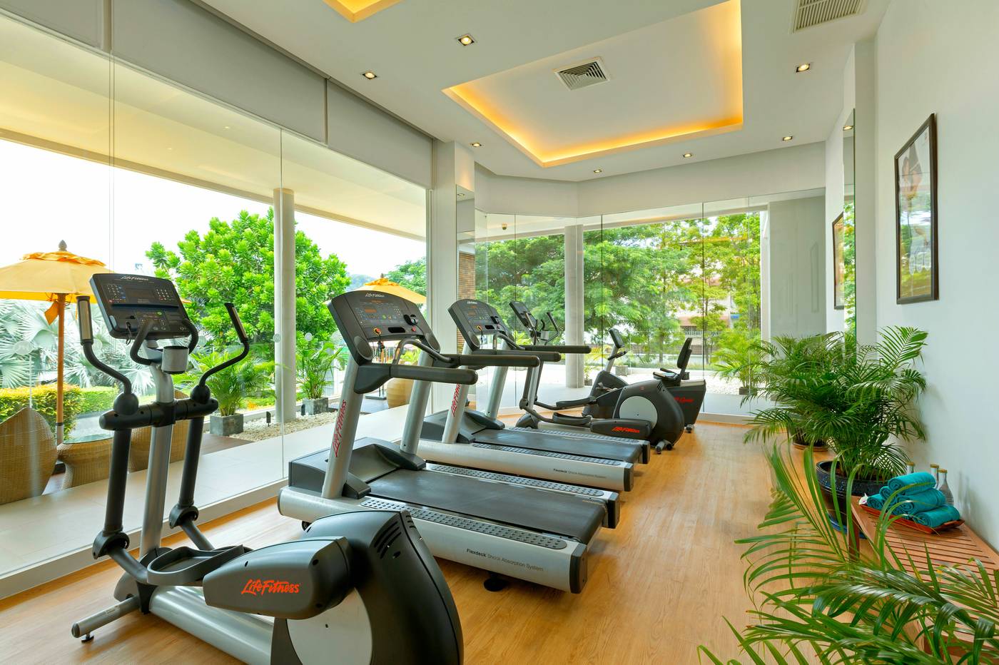 Grand-Mercure-Phuket-Patong-Sports-and-Entertainment-73