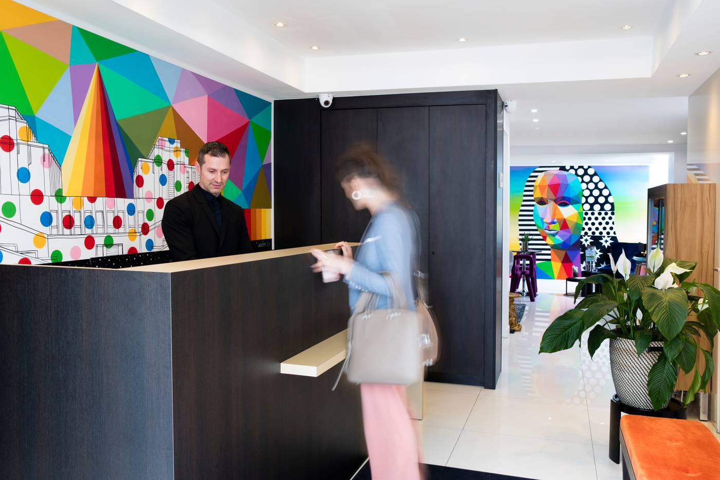 Au-Palais-de-Chaillot-Lobby-15