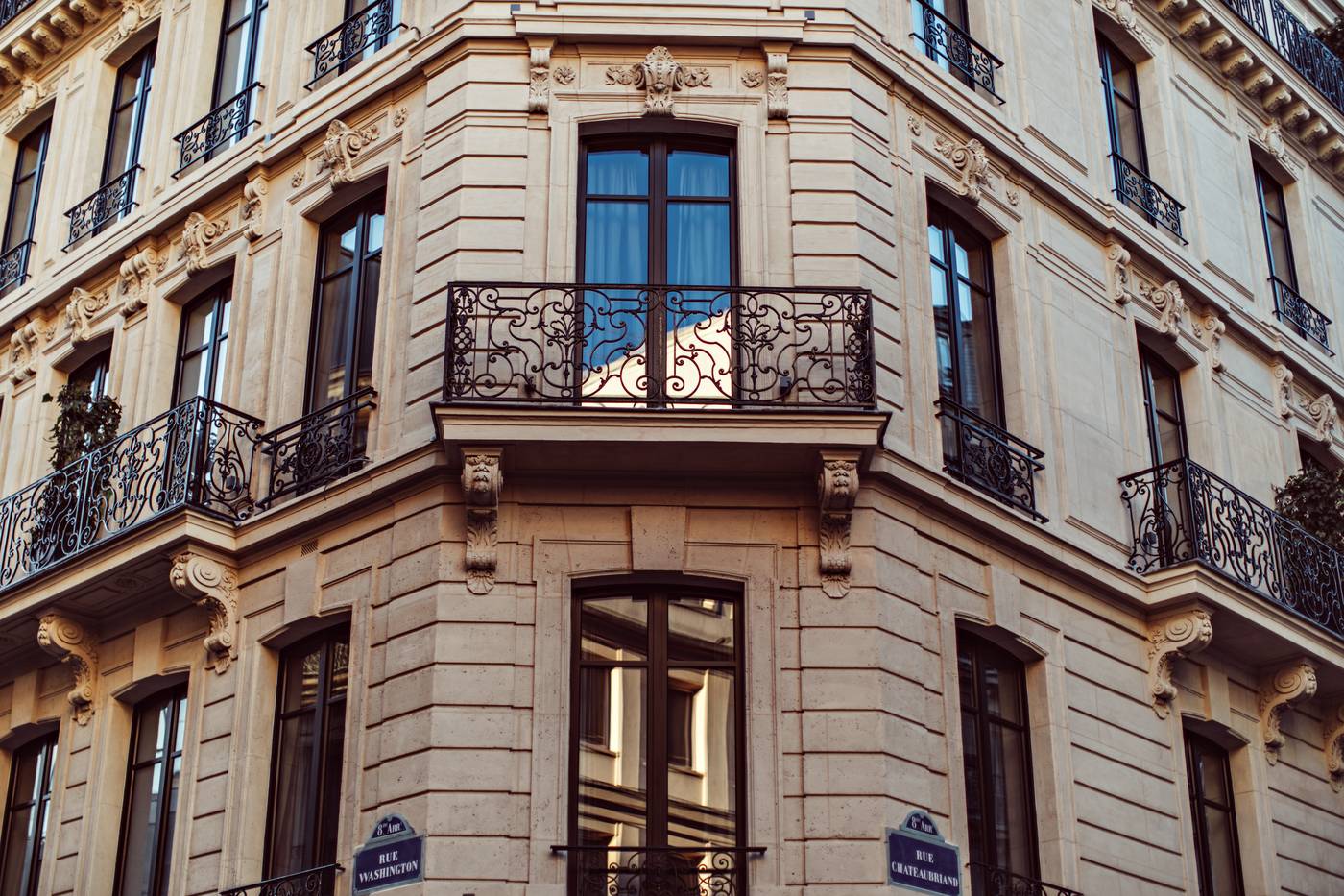 Monsieur-George-Hotel---Spa-Room-1