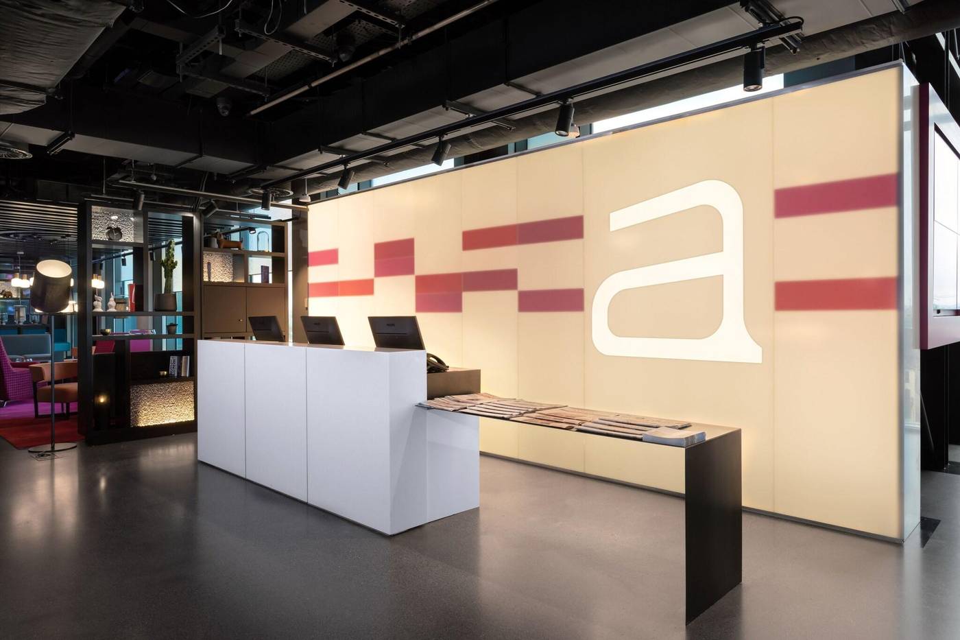 Aloft-Dublin-City-Lobby-8