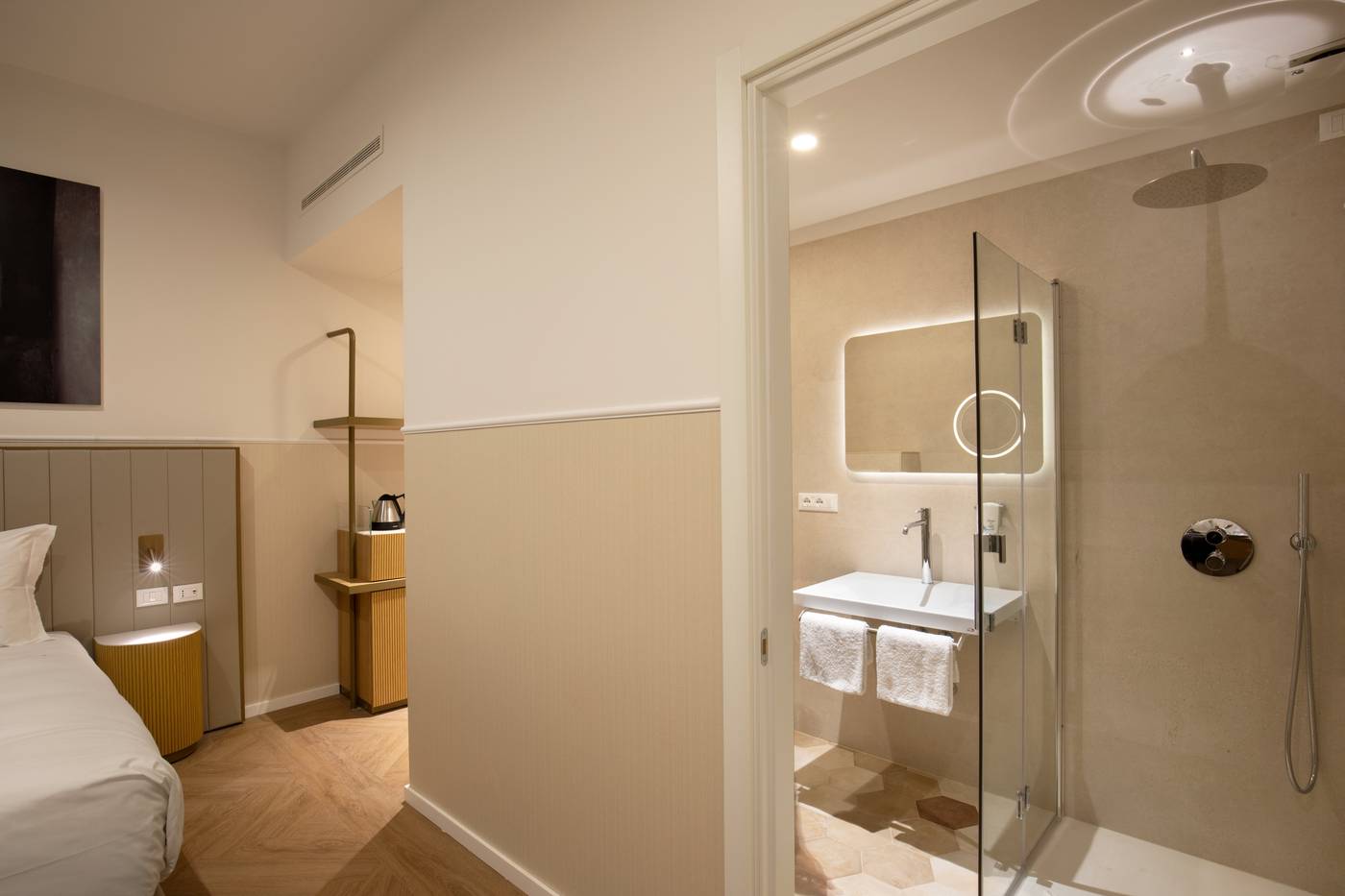 Cosmopolita-Hotel-Rome--Tapestry-Collection-by-Hil-Room-47