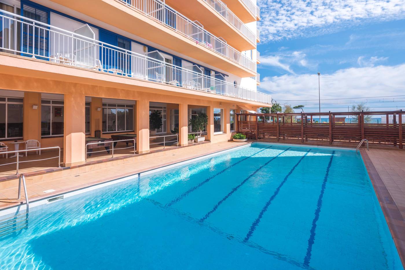 Sorrabona-Apartamentos-Pool-1