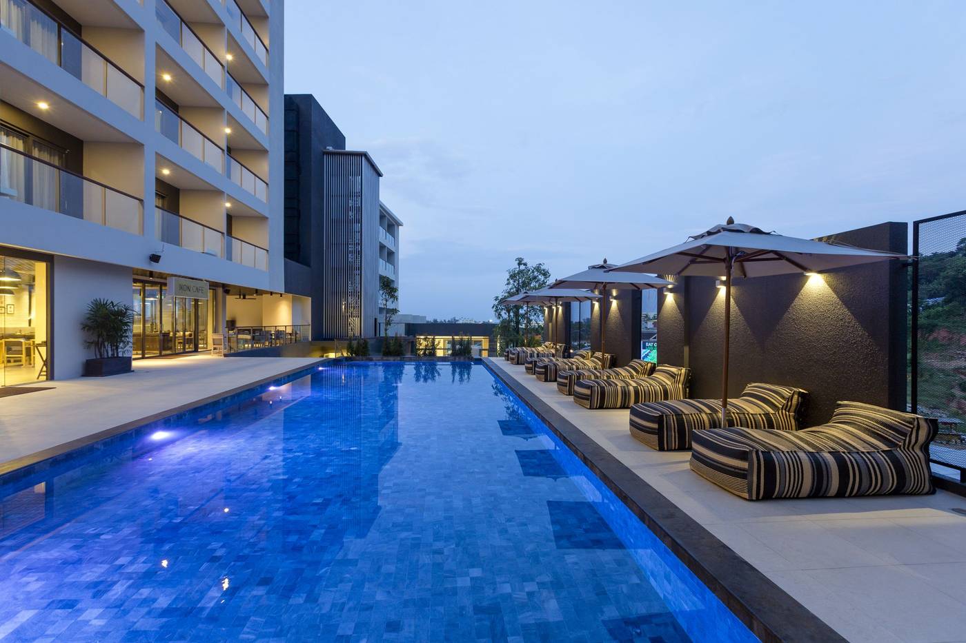 Hotel-IKON-Phuket-Pool-1
