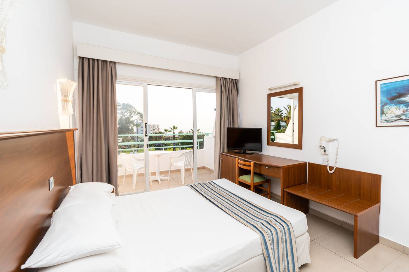 Adelais-Bay-Room-21