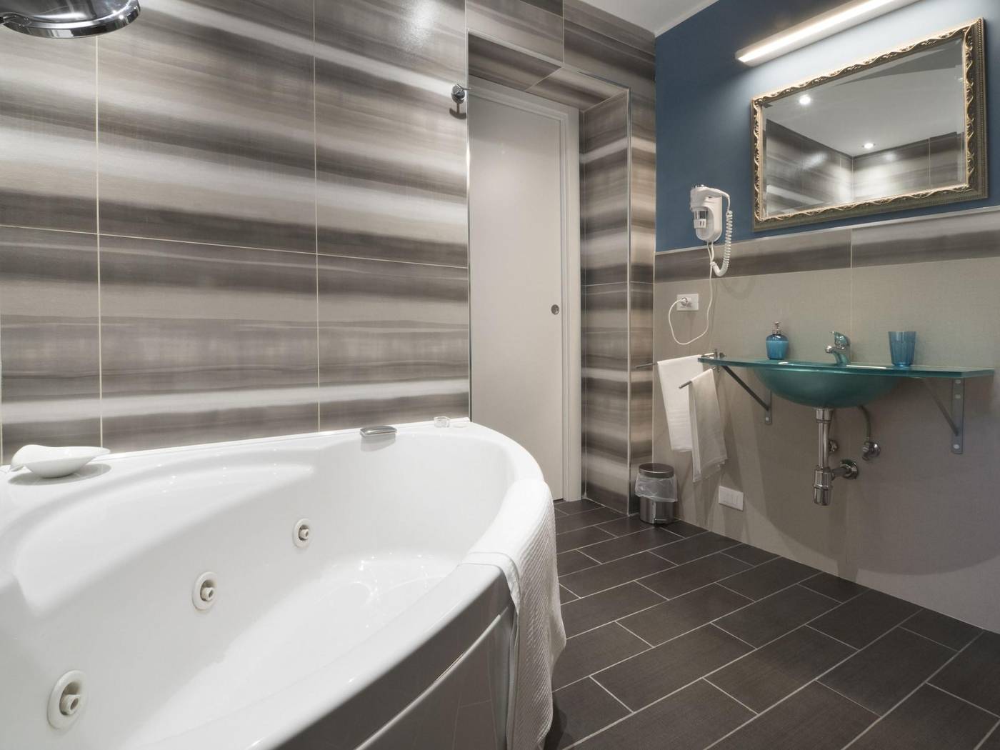 Marini-Bed-Breakfast-Room-16