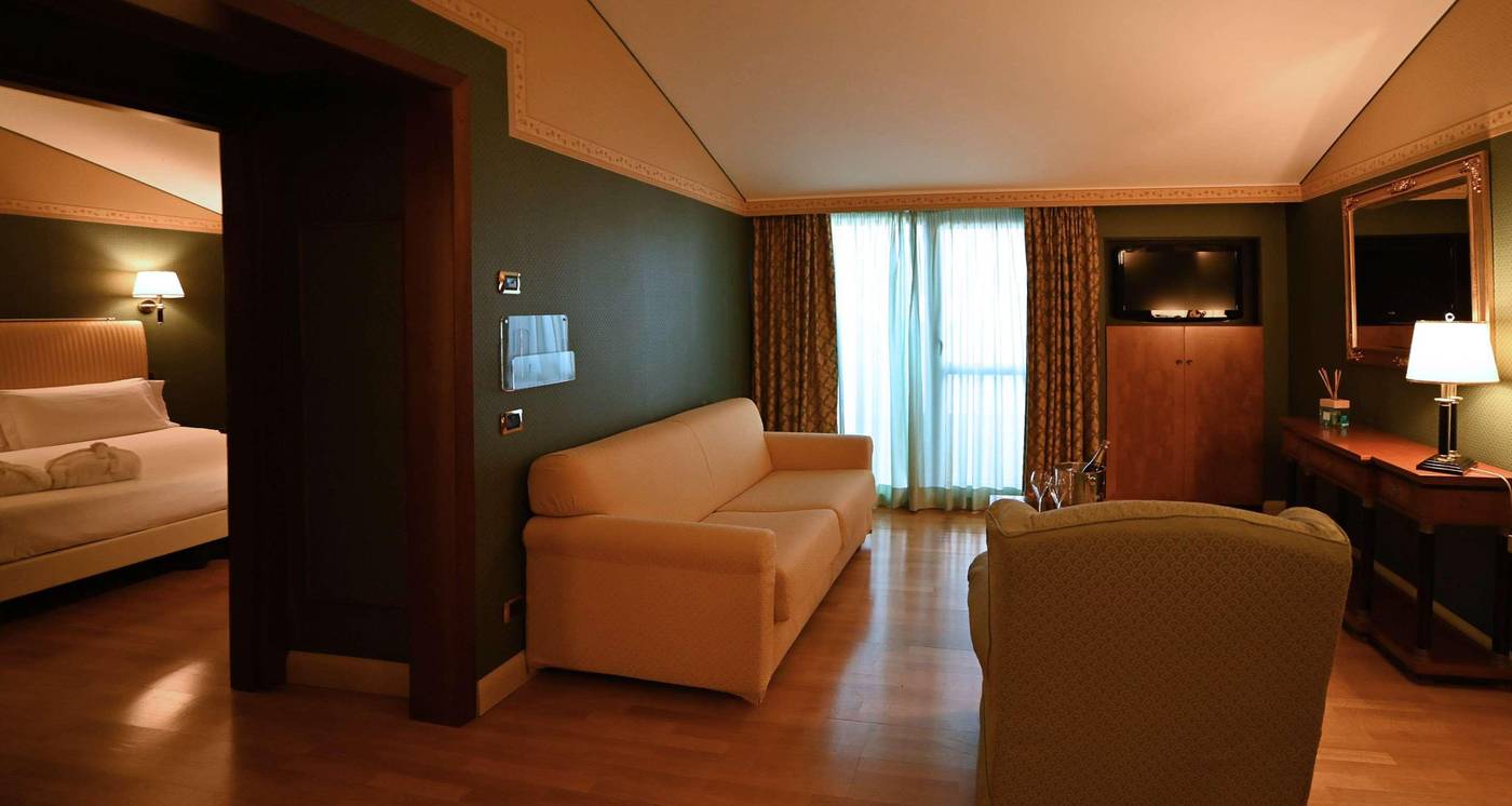 Best-Western-Grand-Htl-Guinigi-Room-25
