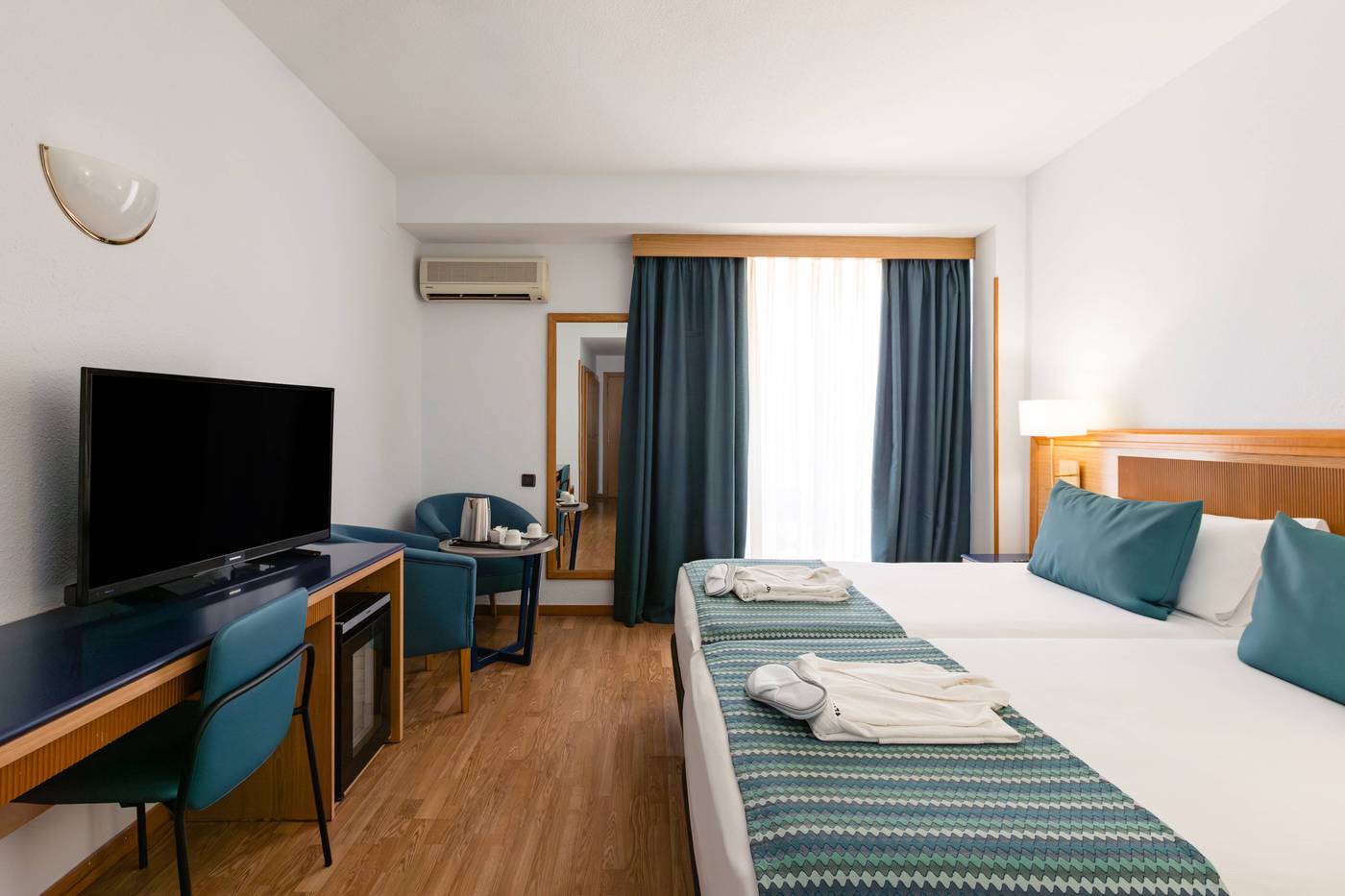 Catalonia-las-Vegas-Room-23