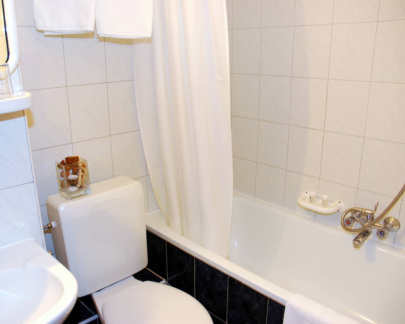 Hotel-Orion-Varkert-Room-32