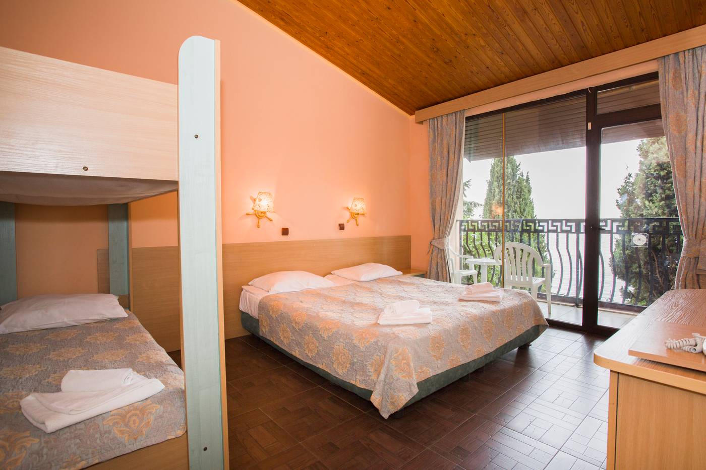 Elenite-Holiday-Village-Room-16