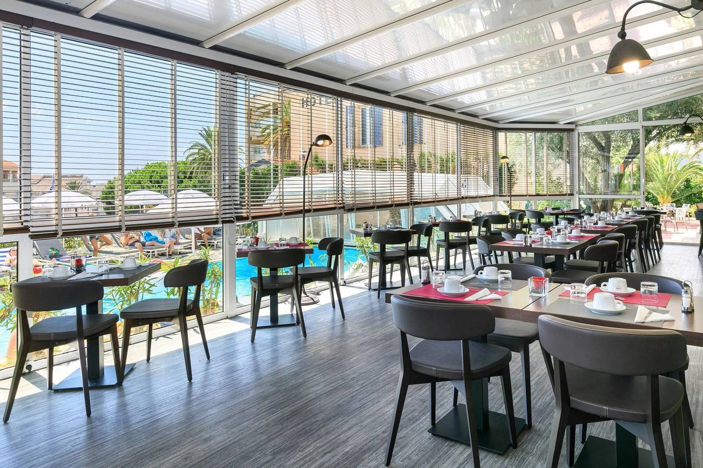 Hotel-Des-Orangers-Restaurant-51