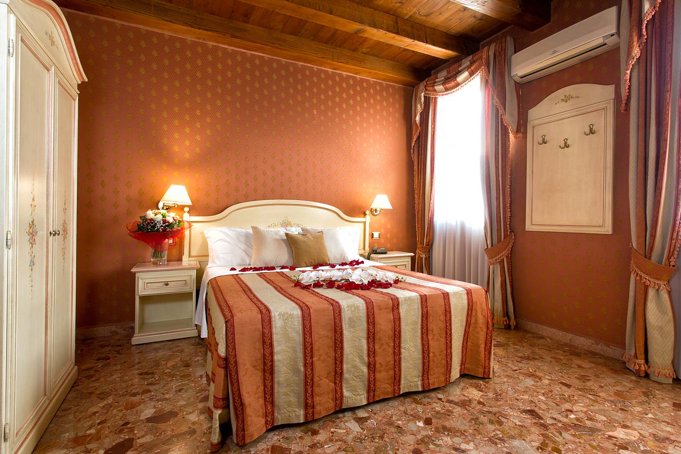 Hotel-Conterie-Room-12