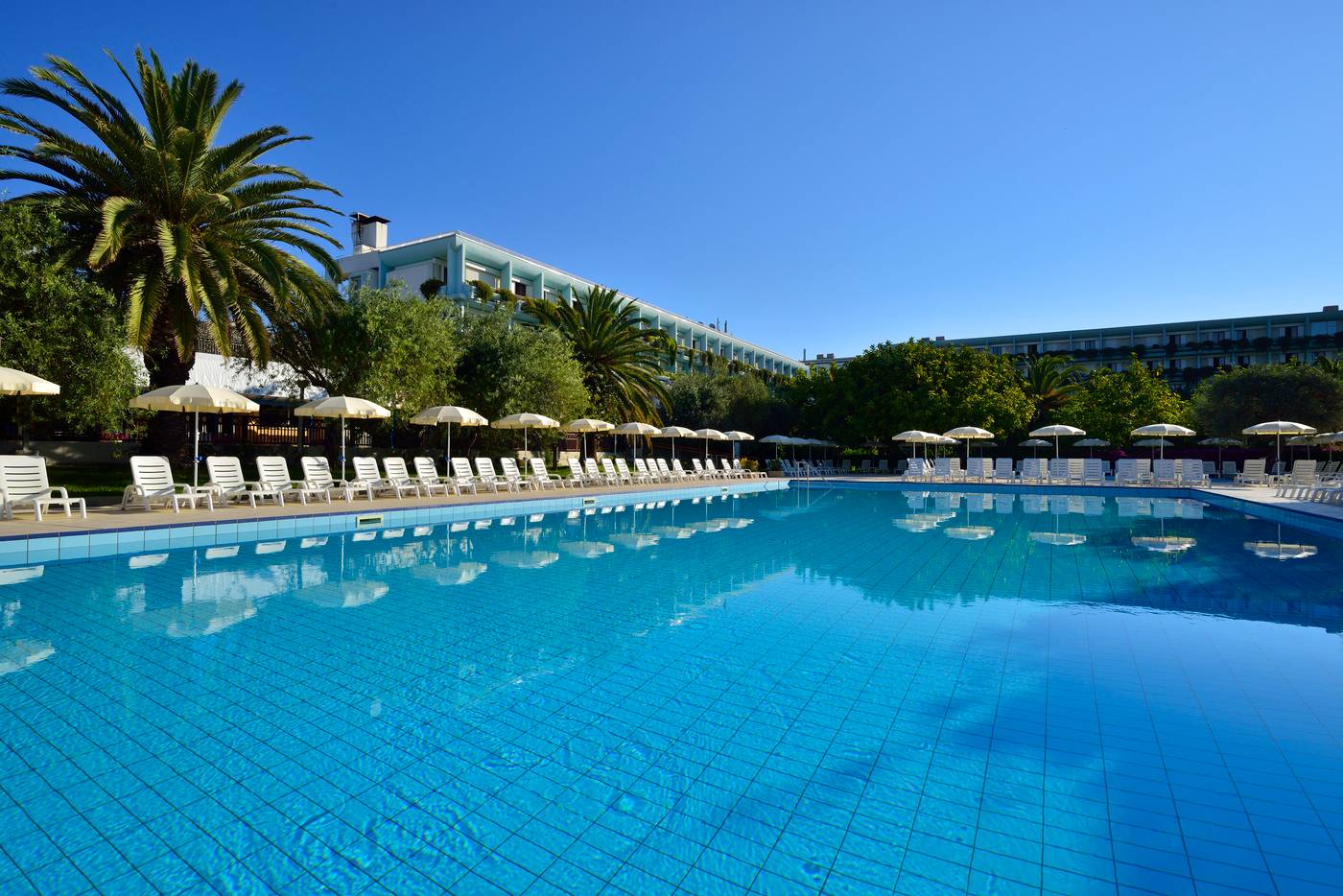 Unahotel-Naxos-Beach-Pool-2