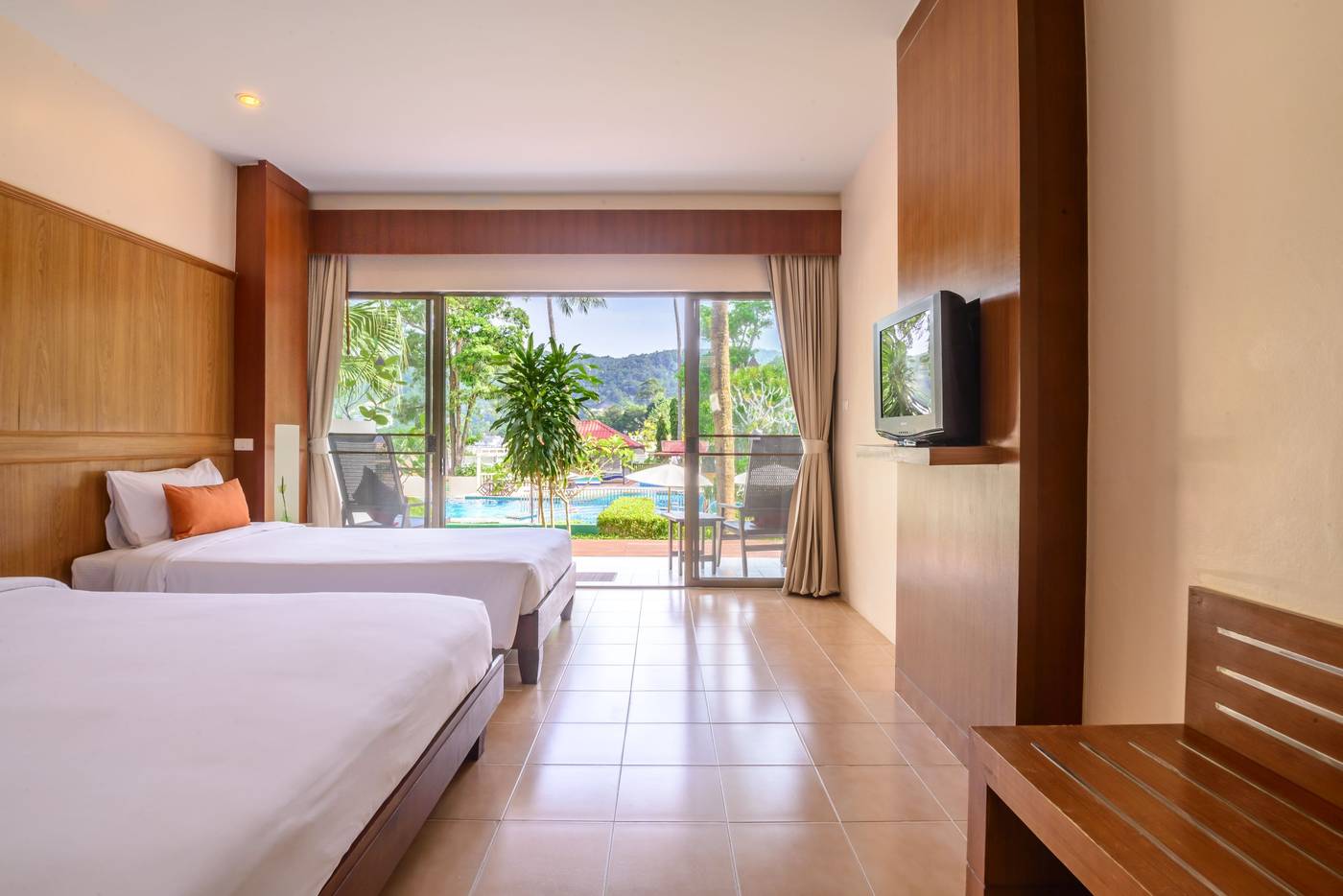 Patong-Lodge-Hotel-Room-42