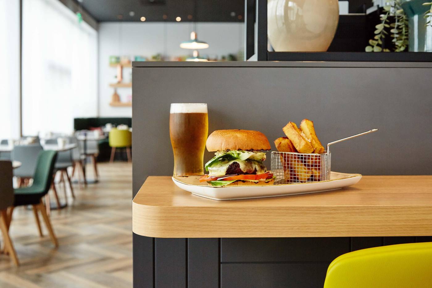 Holiday-Inn-Dublin-Airport-Bar-22