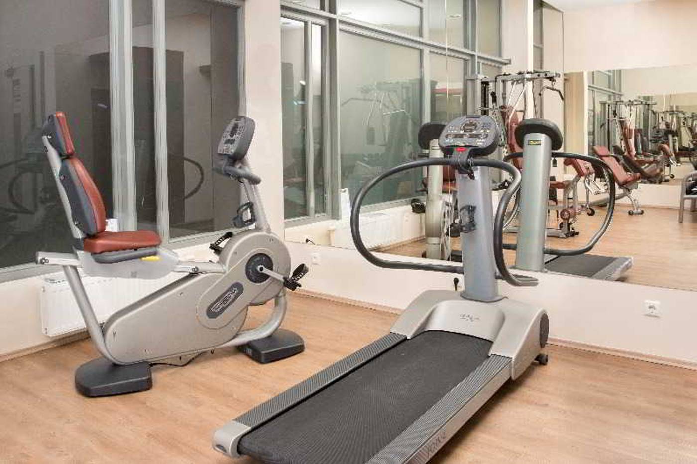 Queen-Elizabeth-Hotel-Sports-and-Entertainment-23