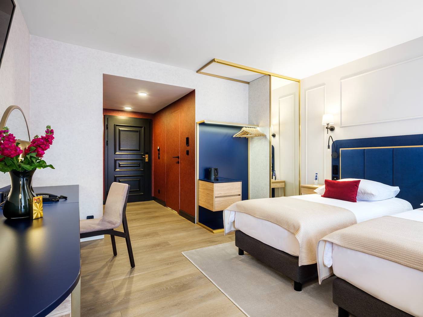 Hotel-Golden-Queen-Room-7