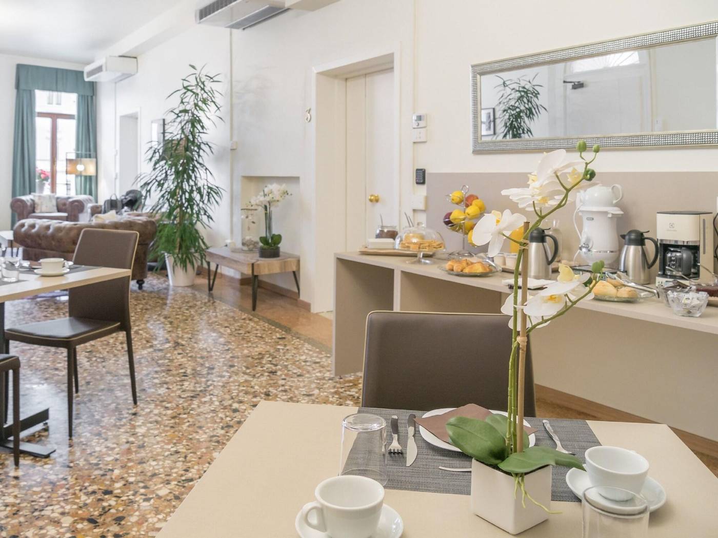 Grand-Canal-Suites-Restaurant-9