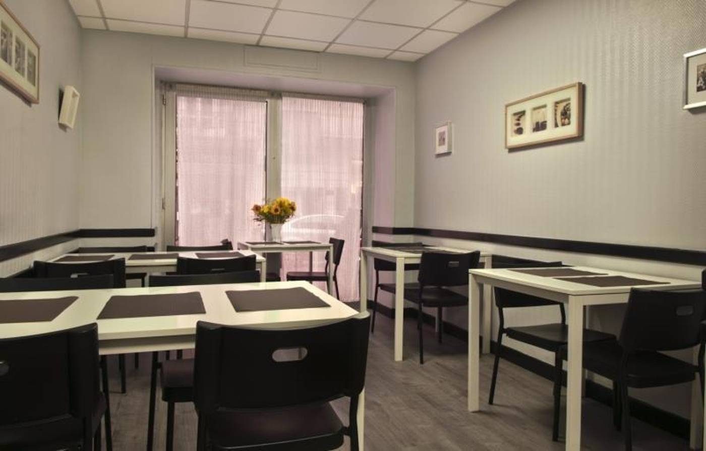 Hotel-Du-Chemin-Vert-Lobby-10