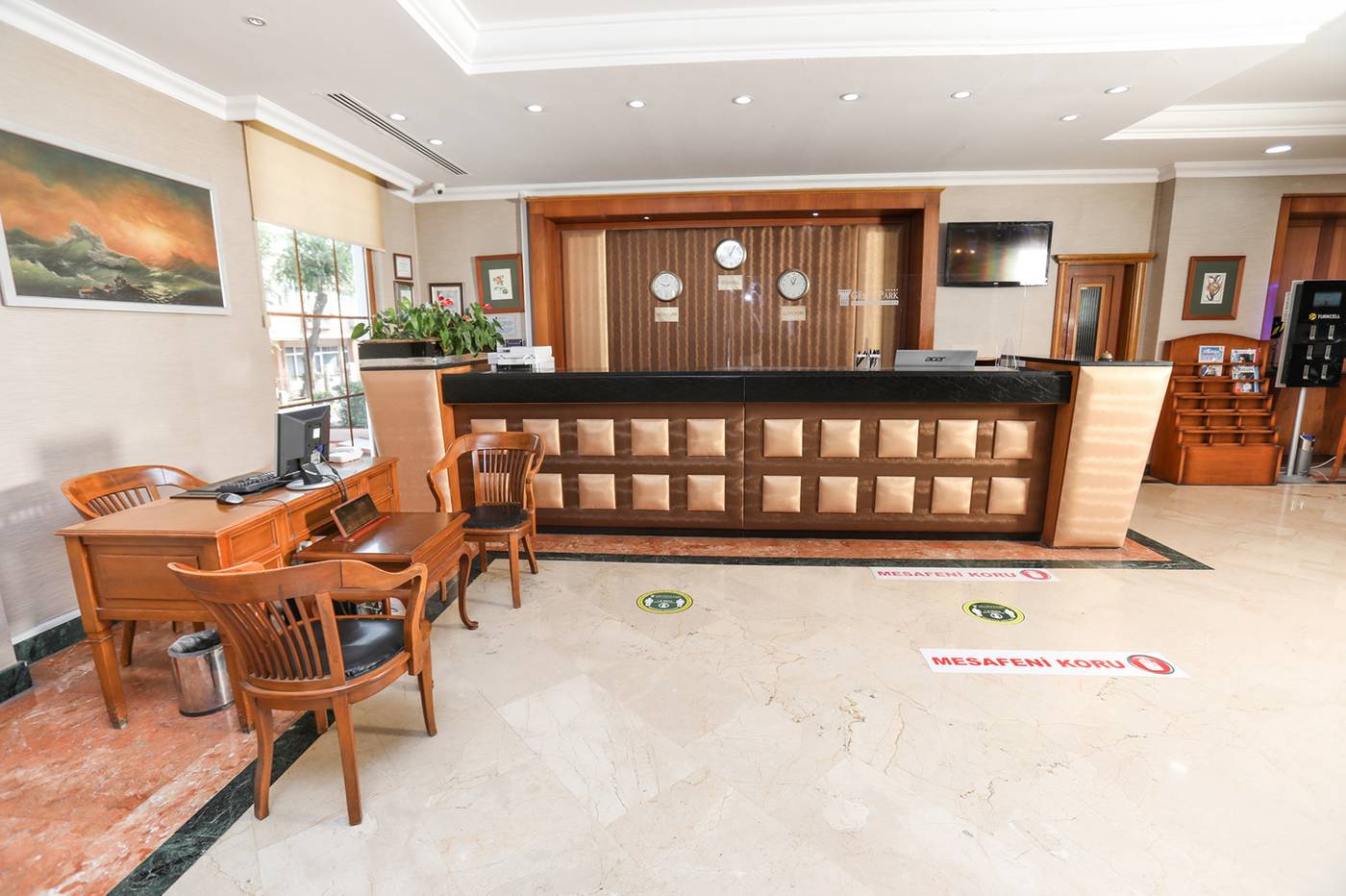 The-Green-Park-Hotel-Merter-Lobby-5