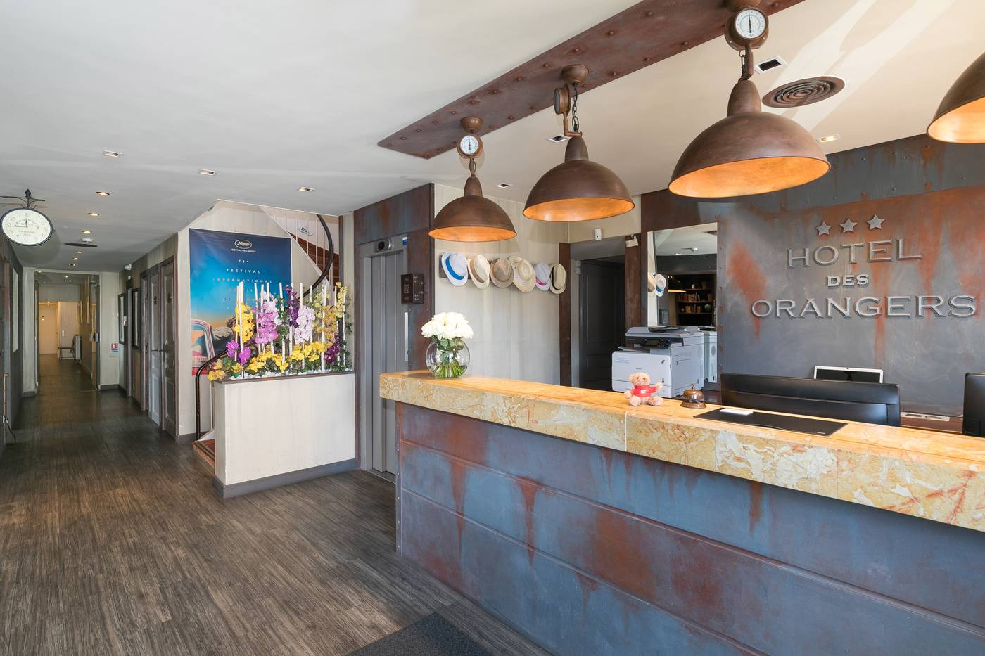 Hotel-Des-Orangers-Lobby-68