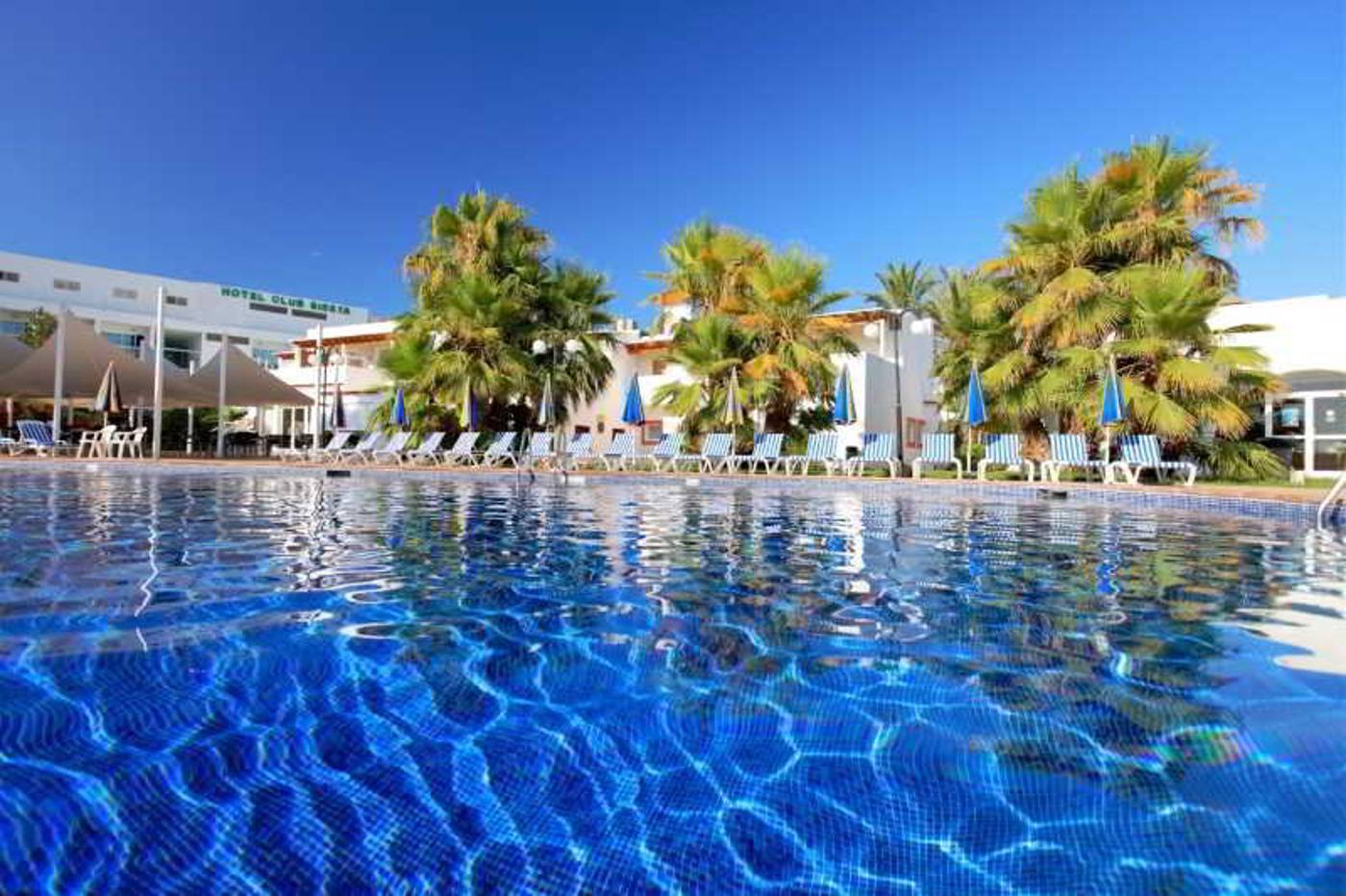 Sirenis-Hotel-Club-Siesta-Pool-1