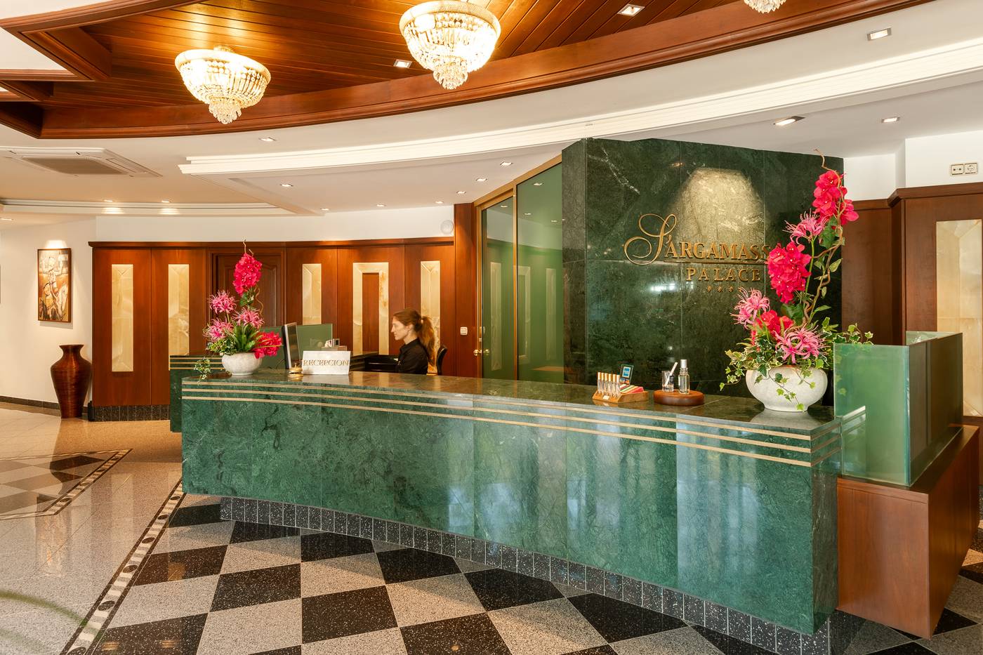 Suitehotel-S-Argamassa-Palace-Lobby-42