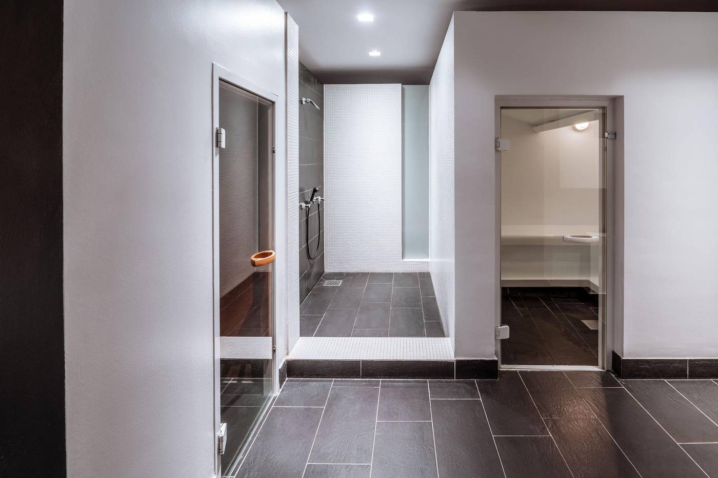 Hotel-Q--Sports-and-Entertainment-35