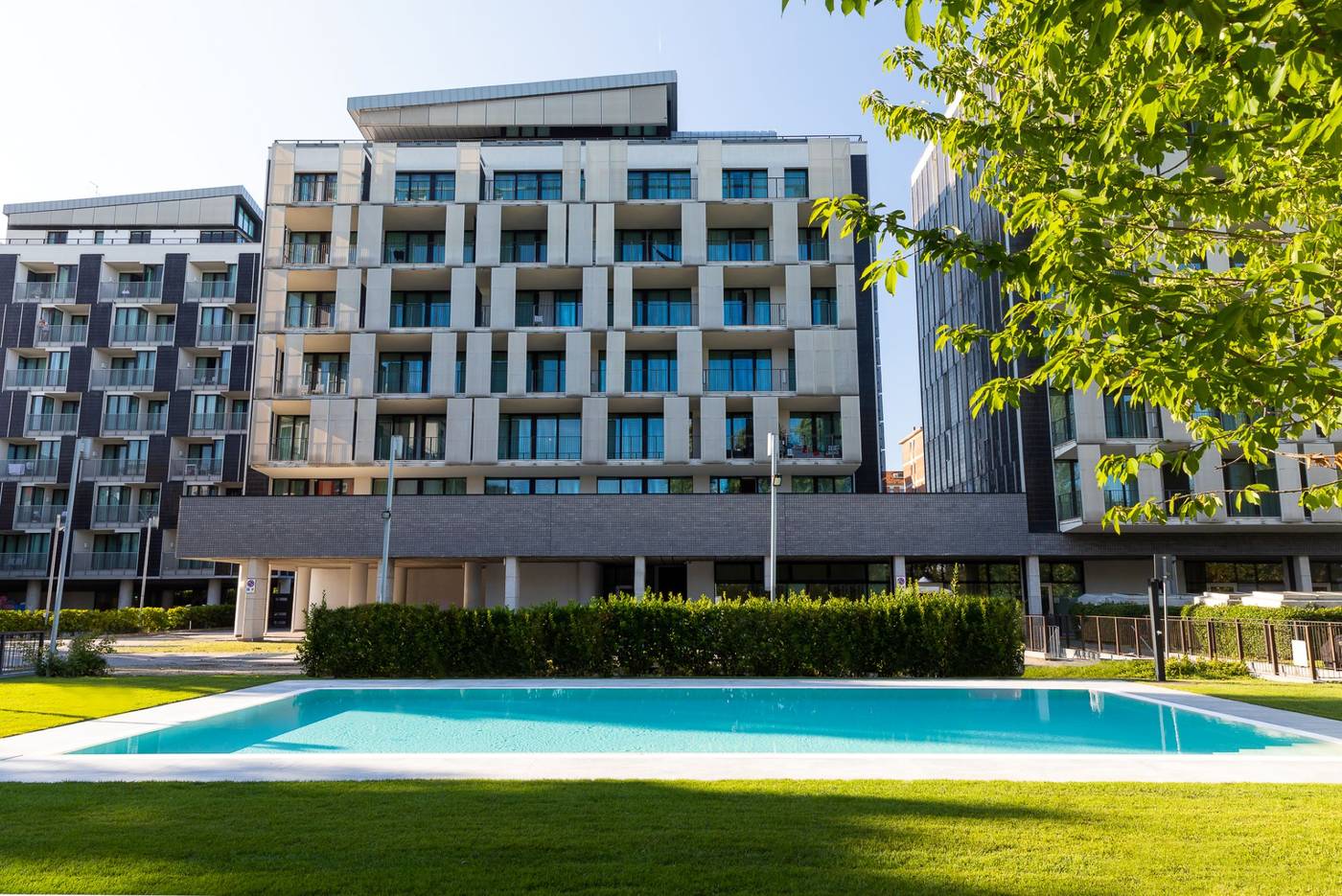 Ramada-Plaza-Milano-Hotel-Pool-11