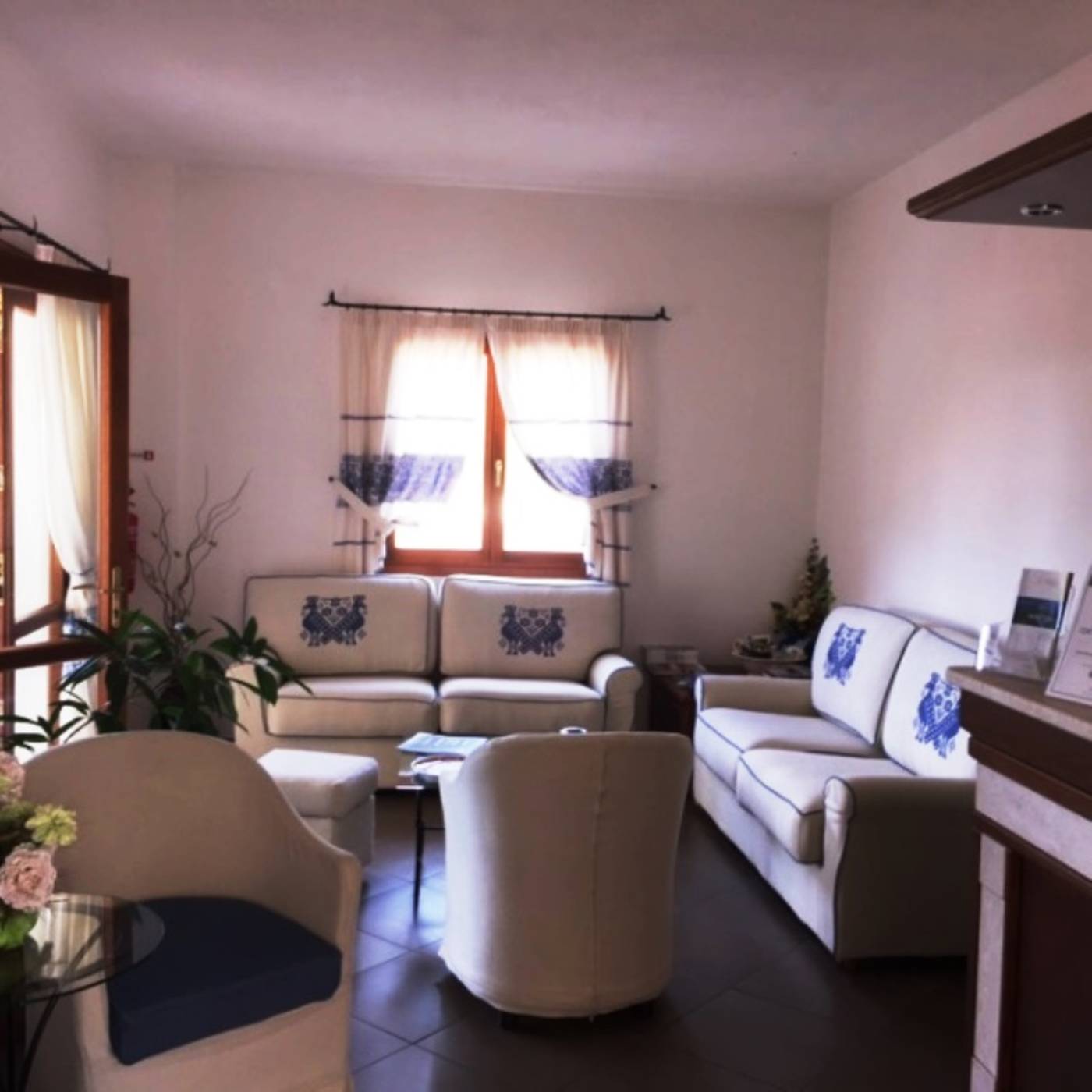 Hotel-Relais-Valkarana-Lobby-74