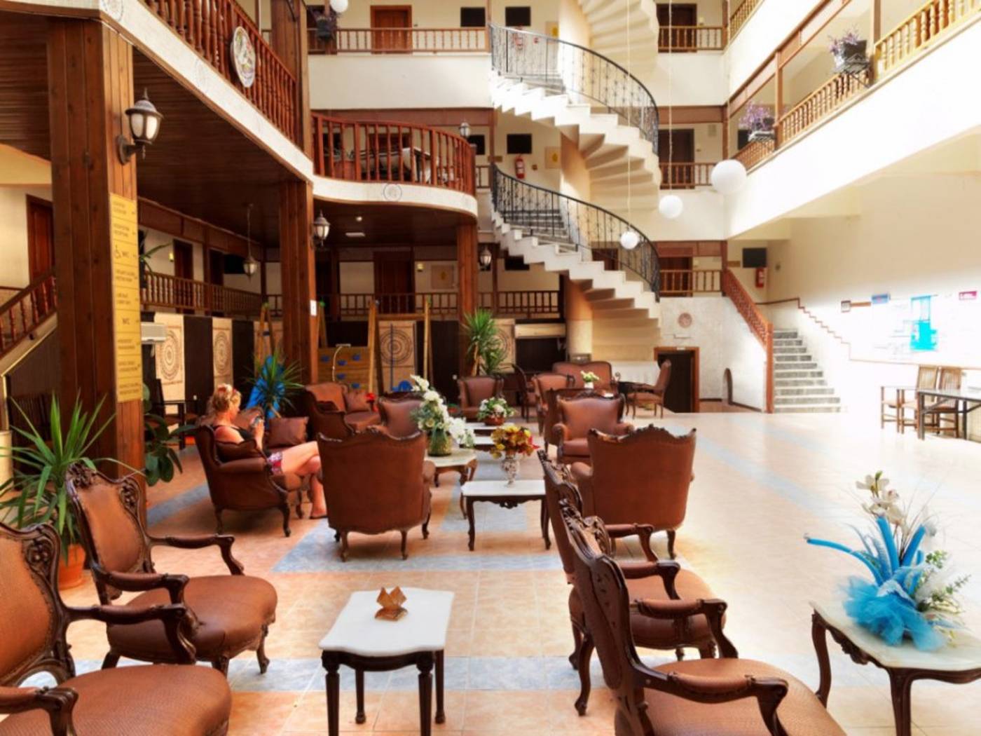 Oz-Can-Hotel---Family-Suites-Lobby-28