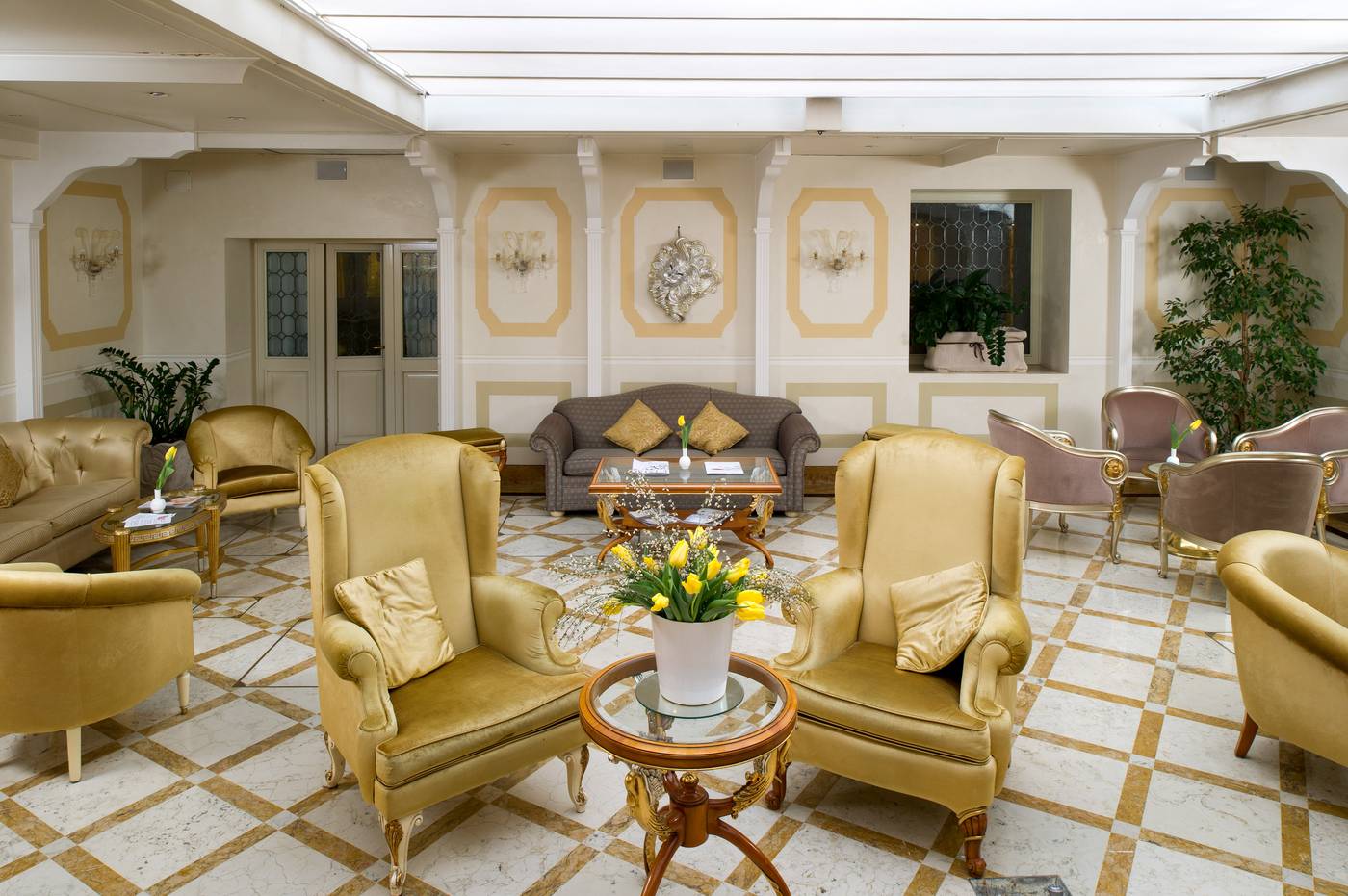 Carlton-on-the-Grand-Canal-Lobby-11