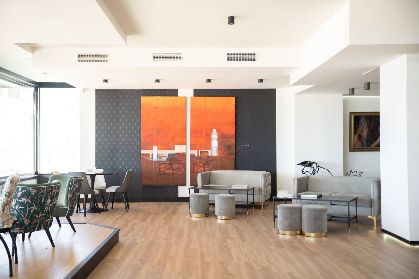 Fay-Victoria-Beach-Lobby-33