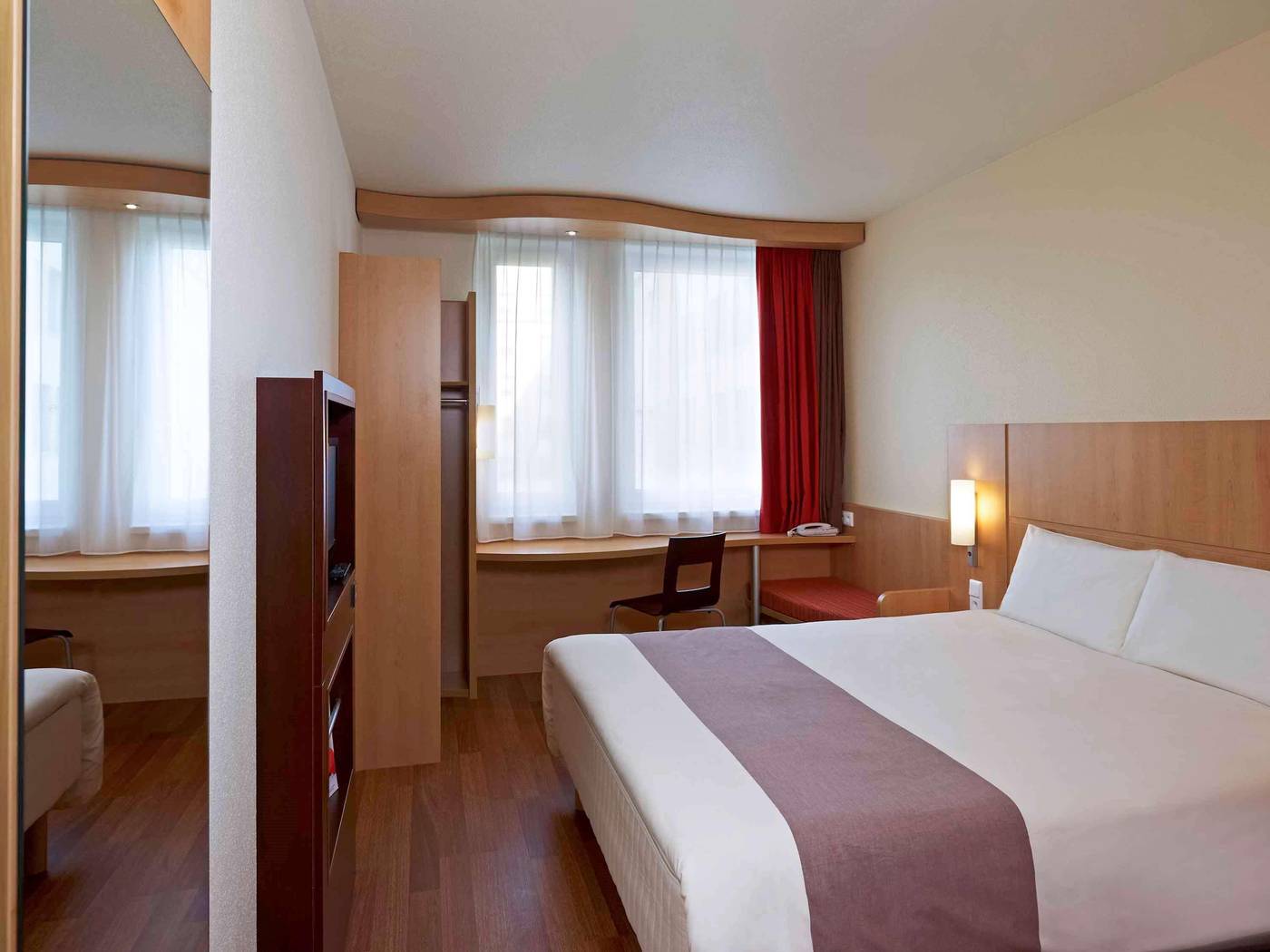 Ibis-Krakow-Stare-Miasto-Room-21