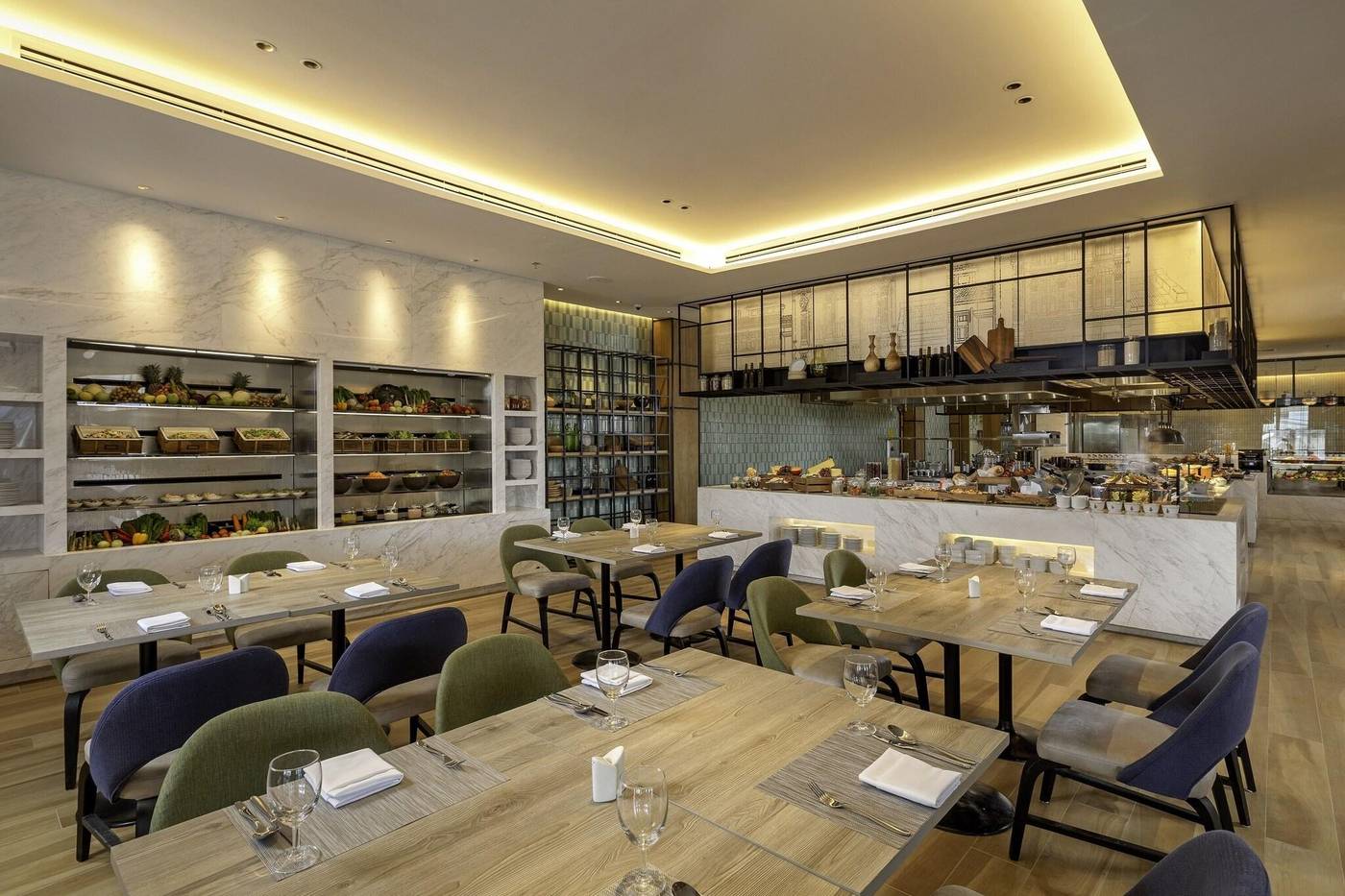 Metropole-Hotel-Phuket-Restaurant-37