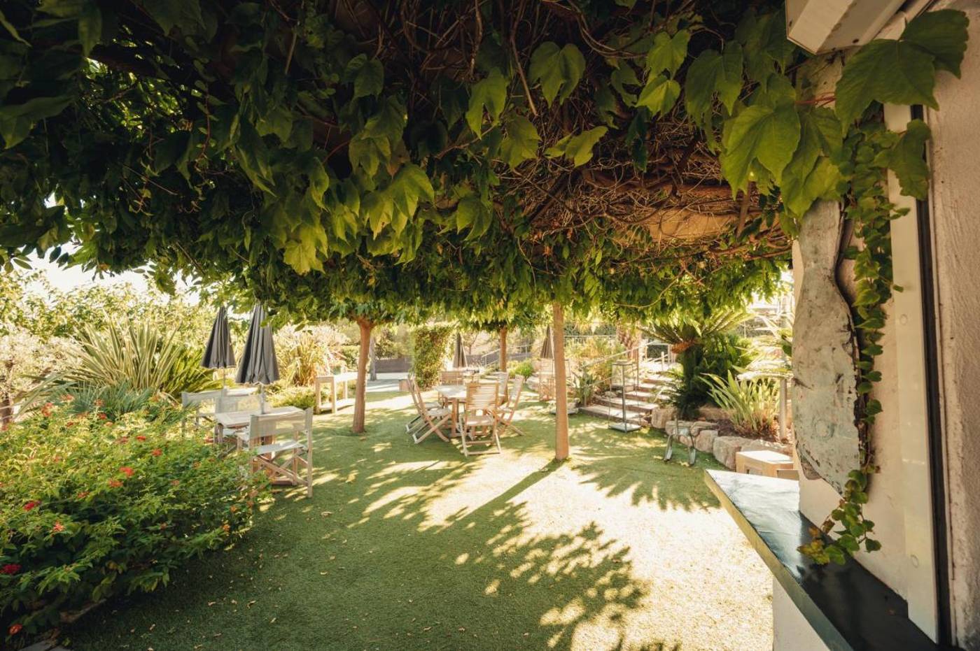 Hotel-Le-Catalogne-Terrace-22