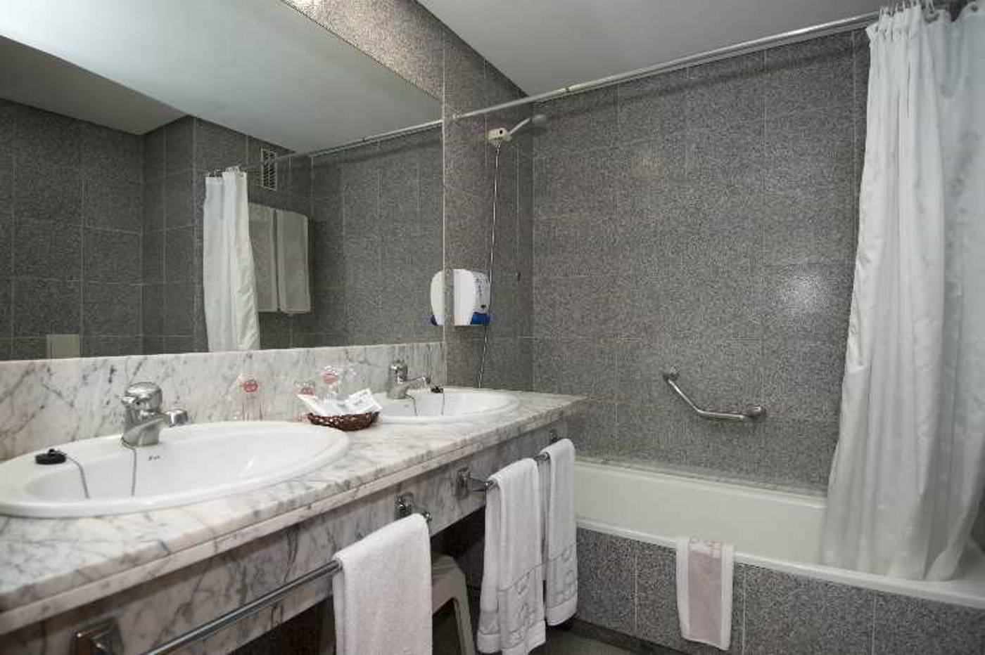 Hotel-Puerto-Palace-Room-37