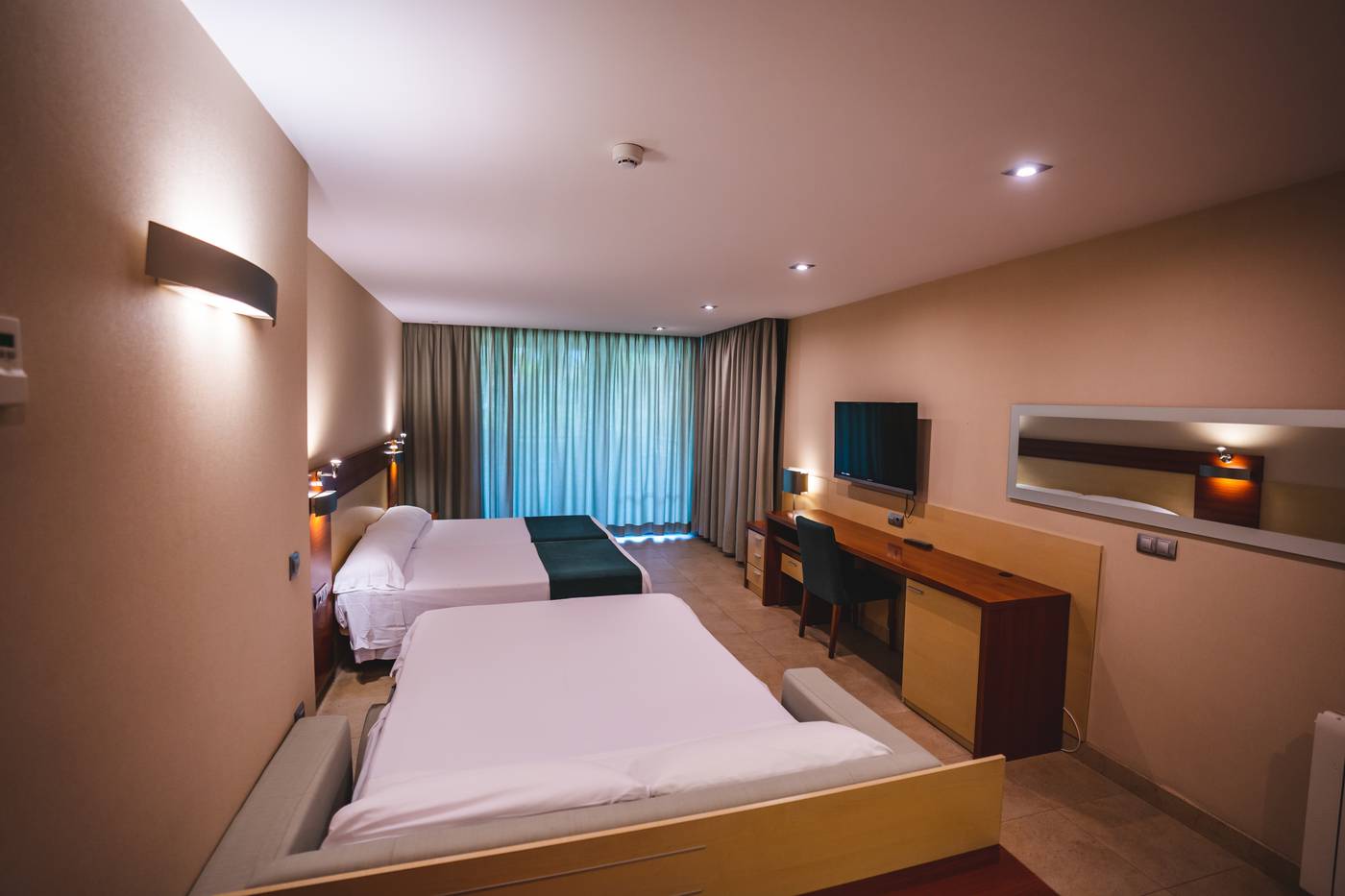 Deloix-Aqua-Center-Hotel-Room-36