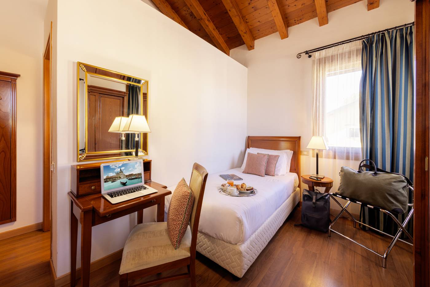 Venice-Resort-Airport-Hotel-Room-2