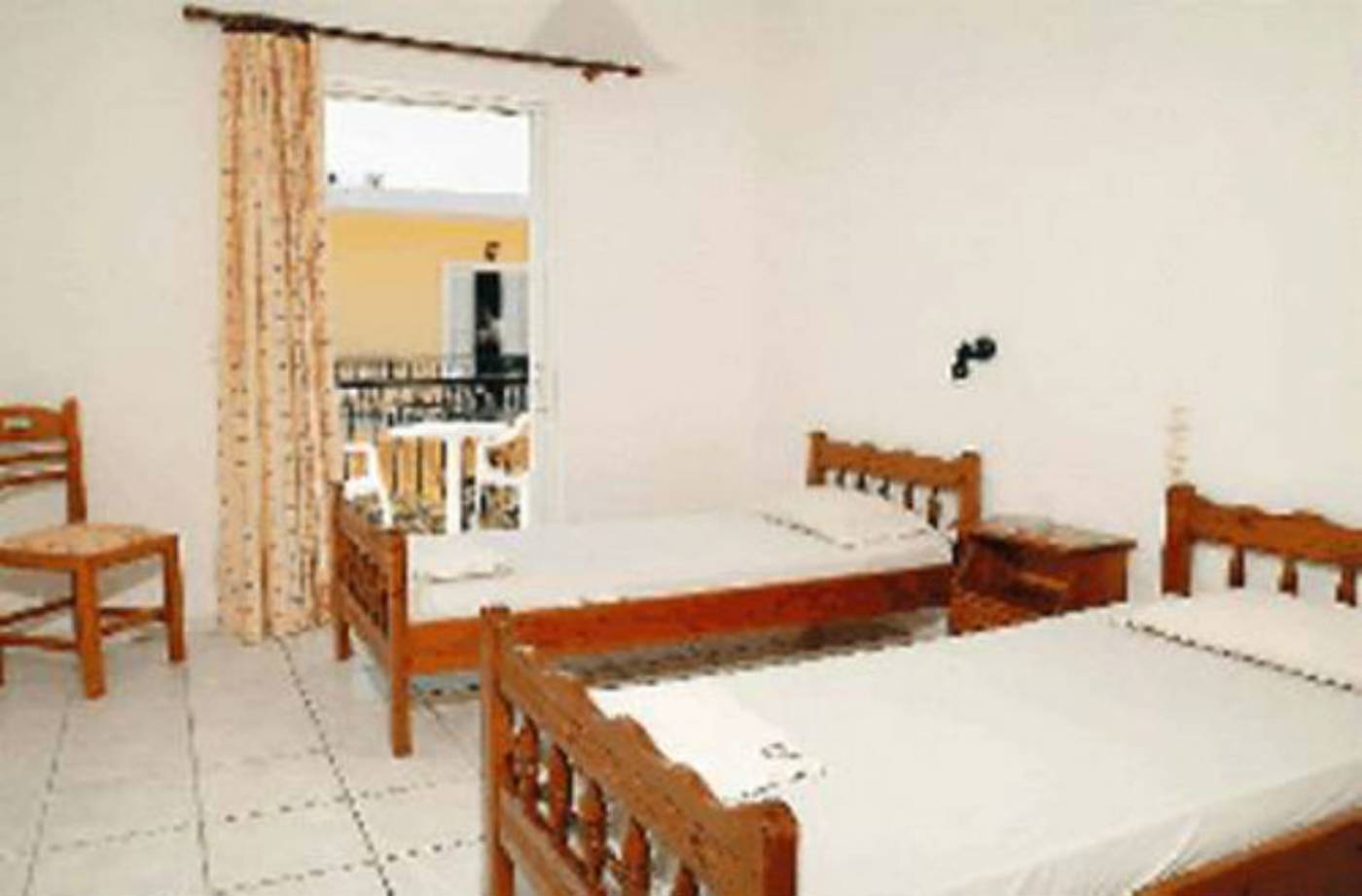 Perkes-Hotel-Room-19