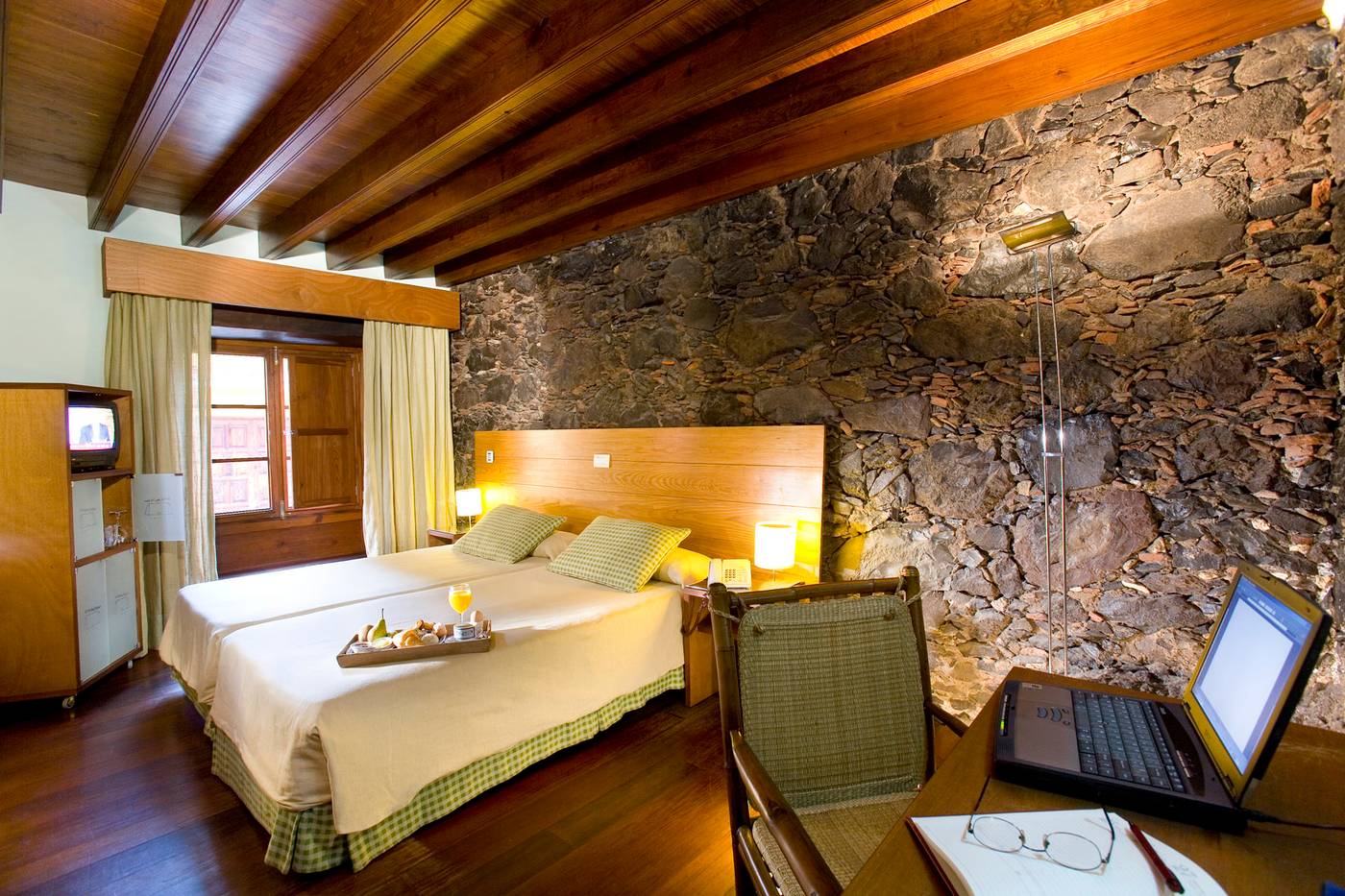 Hotel-LIVVO-La-Quinta-Roja-Room-30