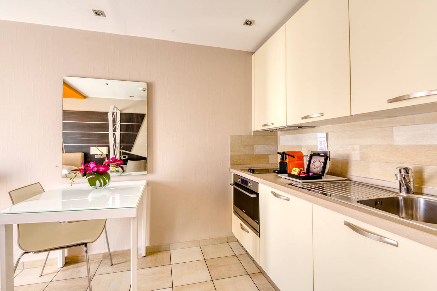 La-Villa-d-Elsa-Room-8